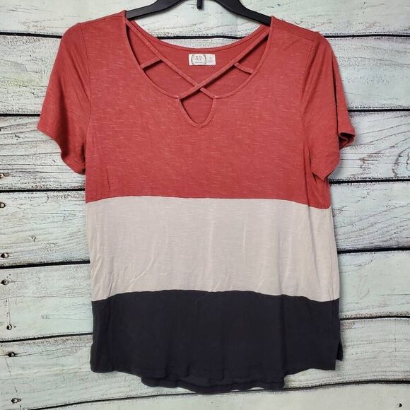 Maurices Medium Multi-Color SS Shirt - Picture 1 of 8